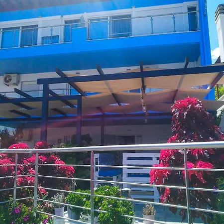 Celeste Deluxe Apartahotel 4*