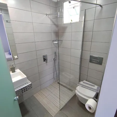 Celeste Deluxe Apartahotel 4*