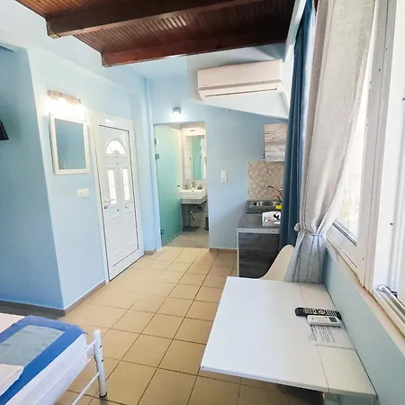 Celeste Deluxe Apartahotel 4*